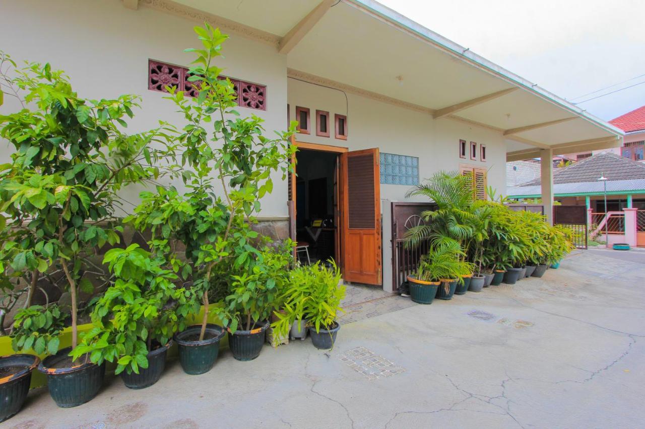 Spot On 2490 Griya Kencana Homestay Banyuwangi  Buitenkant foto
